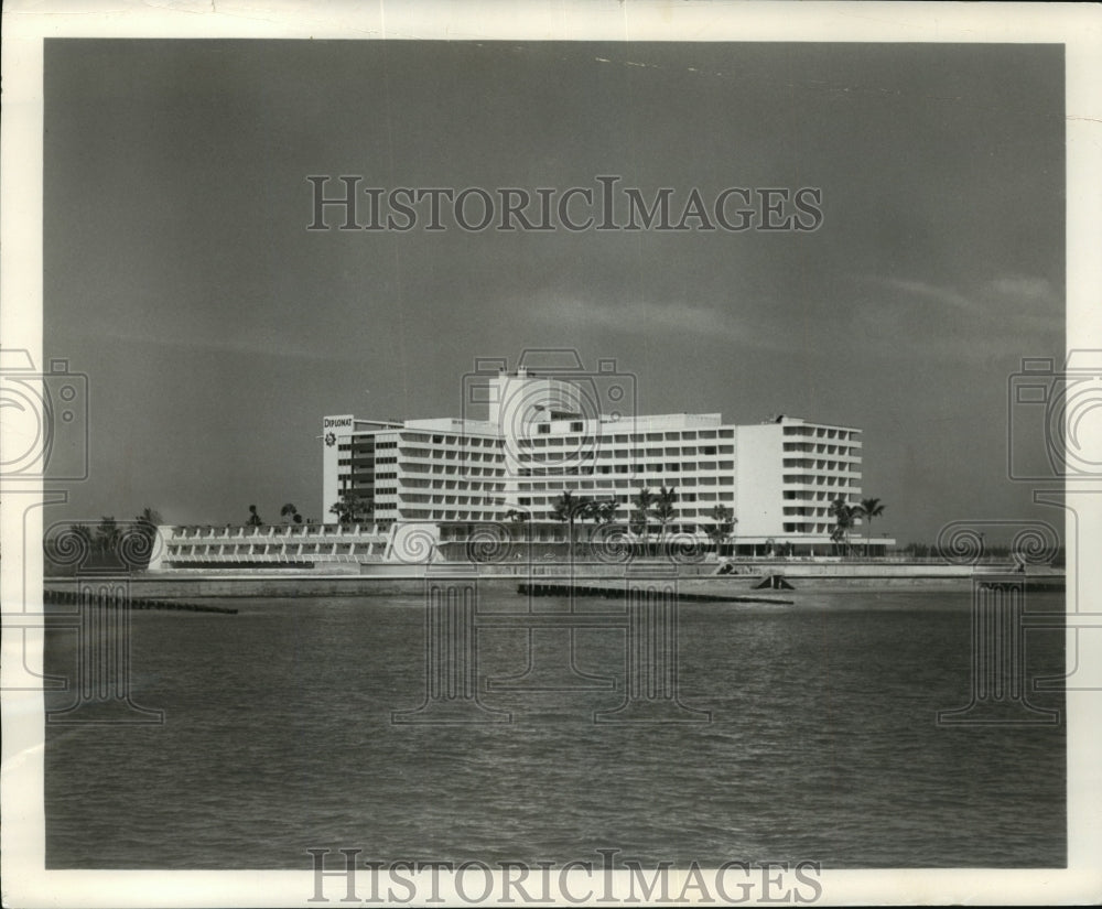 1958 Press Photo 400 room Diplomat East, biggest of southern Florida hotels-Historic Images