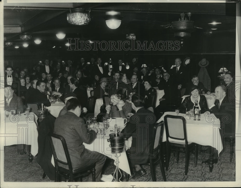 1933 Press Photo Crowds in New York drink liquor legally at Cavanagh&#39;s-Historic Images