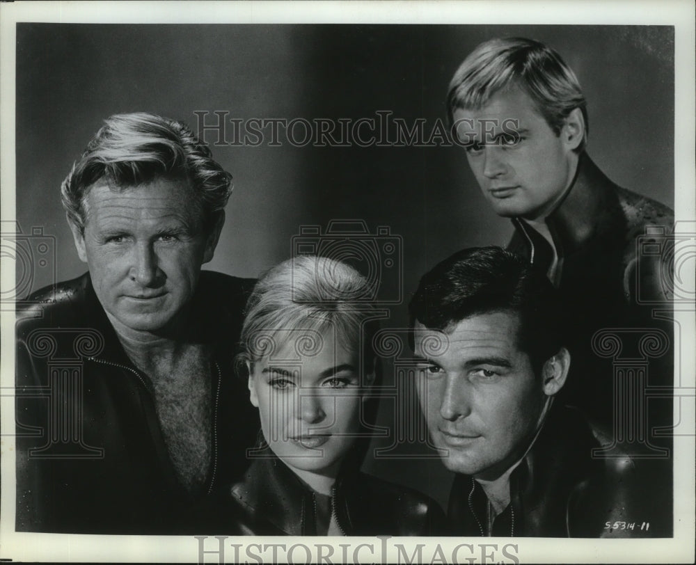 1966 Press Photo Brian Kelly and others star in &quot;Around the World Under the Sea&quot;-Historic Images