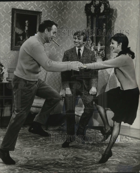 1967 Press Photo Fred MacMurray and Lesley Ann Warren in The Happiest Mllionaire-Historic Images