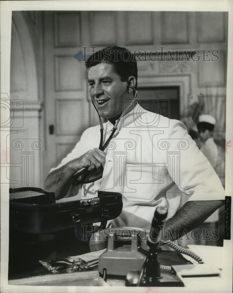 1965 Press Photo Jerry Lewis bungles many situations in &quot;The Disorderly Orderly&quot;-Historic Images