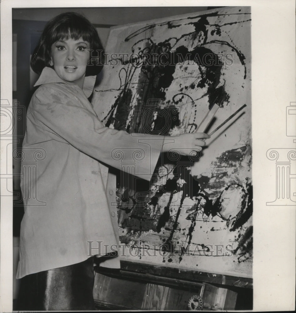 1964 Press Photo Painting helps keep Miss Gina Lollobrigida occupied-Historic Images
