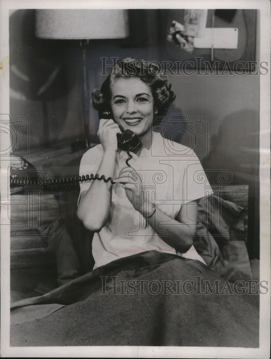 1957 Press Photo Marjorie Lord-Actress- in "Men Are Men" comedy show.-Historic Images