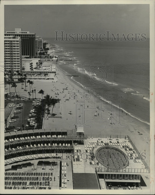 1967 Press Photo Cabana clubs of hotels & apartment buildings in Miami Beach-Historic Images