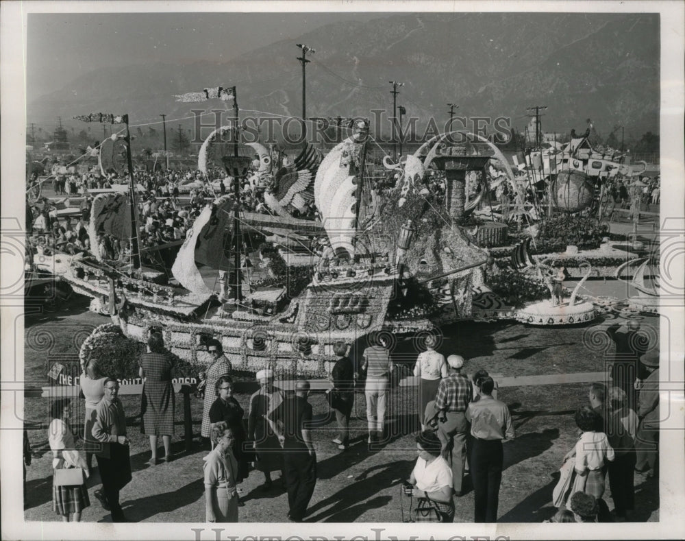 1963 Press Photo Tournament of Roses floats go on display in California-Historic Images