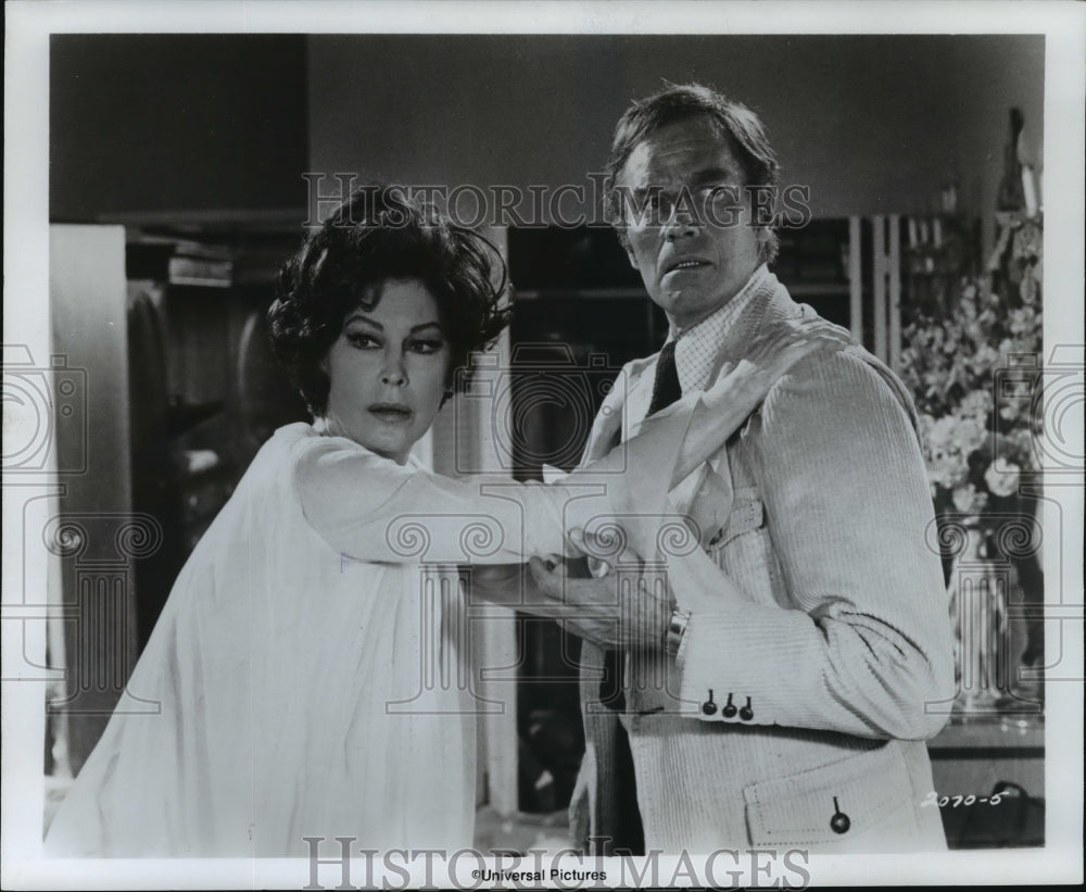 1974 Press Photo Charlton Heston and Ava Gardner star in &quot;Earthquake&quot;-Historic Images
