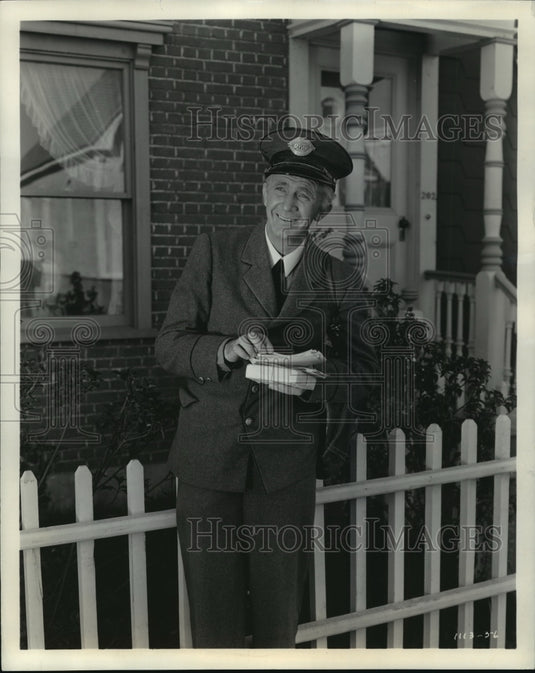 1939 Press Photo Walter Brennan stars in A Call on the President. - mjx19572-Historic Images