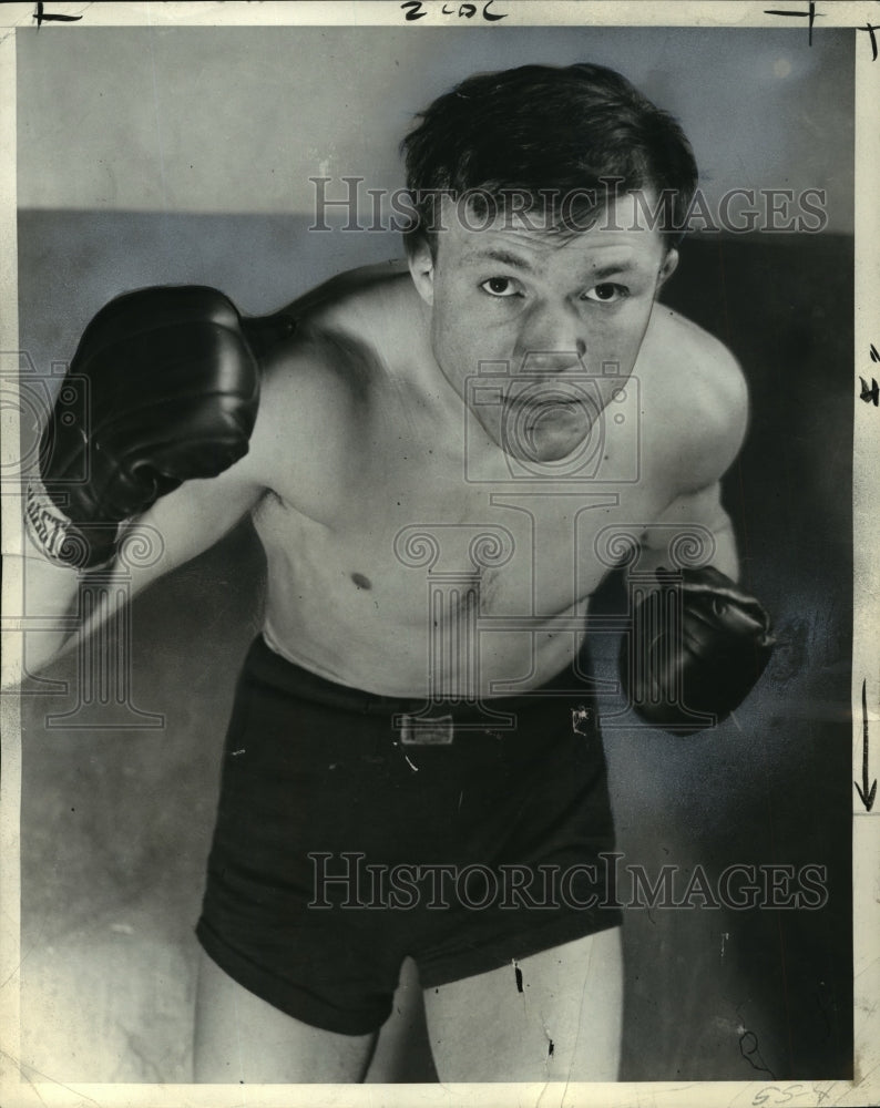 1938 Press Photo Lightweight champion Lou Ambers knocks out Lou Jallos.-Historic Images