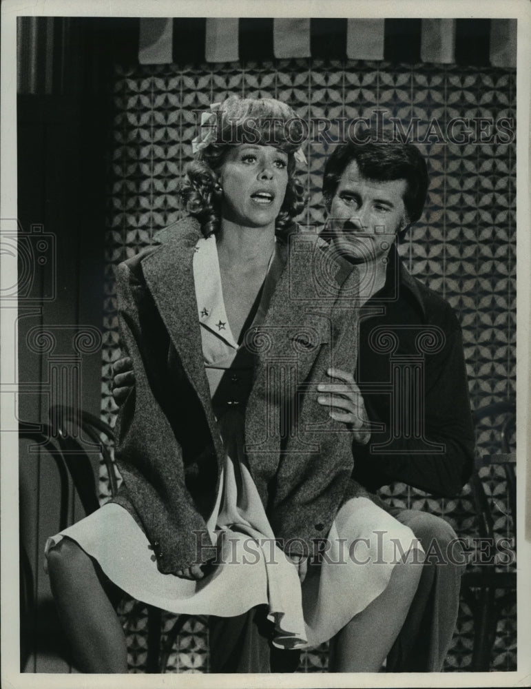 1973 Press Photo Lyle Waggoner and Carol Burnett on stage - mjx19678-Historic Images
