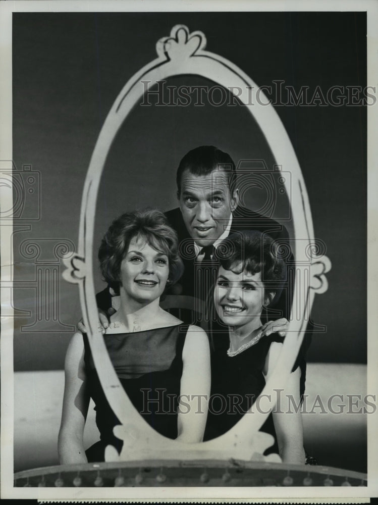 1961 Press Photo Teresa Brewer, Joan Holloway and Ed Sullivan - mjx19738-Historic Images