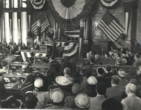 1952 Press Photo 700 people crowd in room for inauguration of Mayor Zeidler.- Historic Images