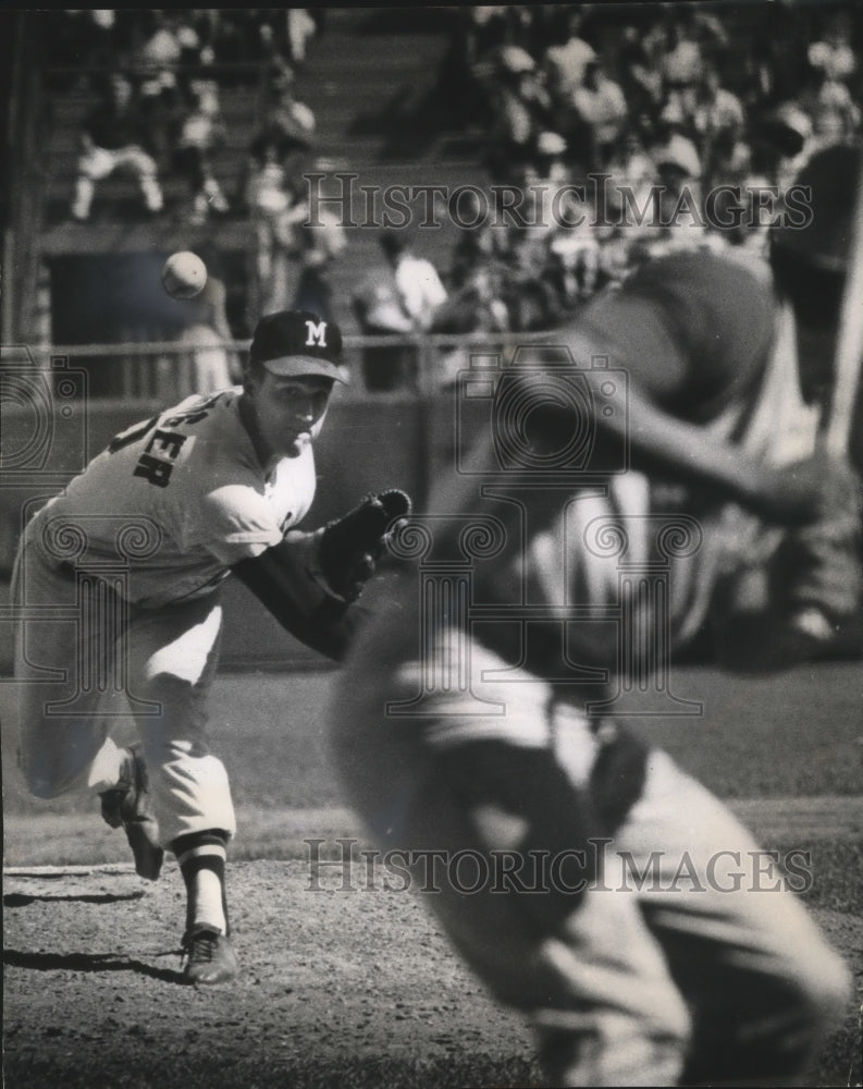 1963 Press Photo Tony Cloninger pitching fast ball at a game. - mjx20829 - Historic Images