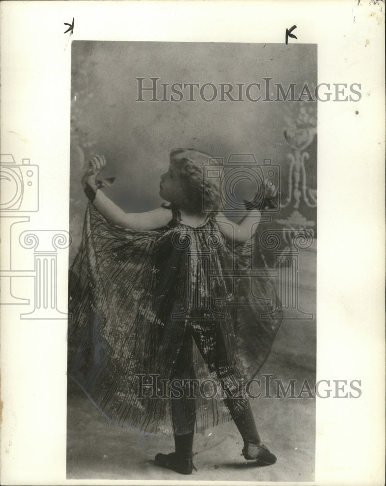 1947 Press Photo Ina Claire at age 5 as A Butterfly at Dancing School.-Historic Images