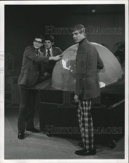 1971 Press Photo Doug Dahlgren, WTMJ-TV - mjx21002-Historic Images