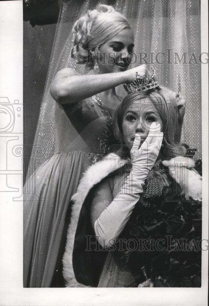 1968 Press Photo Cynthia Anne Morgan- New Miss Wisconsin, cried while crowned.- Historic Images