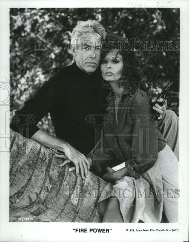 1979 Press Photo James Coburn and Sophia Loren in "Fire Power" - Historic Images