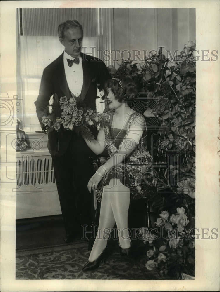 1934 Edward Browning with his wife, Frances Browning. - Historic Images