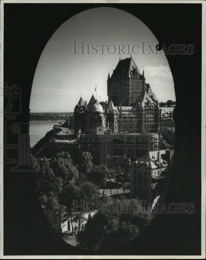 Press Photo Chateau Frontenac and Dufferin terrace at Quebec - mjx22080-Historic Images