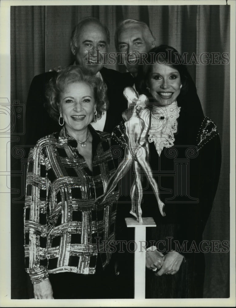 1986 Press Photo Mary Tyler Moore on &quot;The Television Academy Hall of Fame&quot;-Historic Images