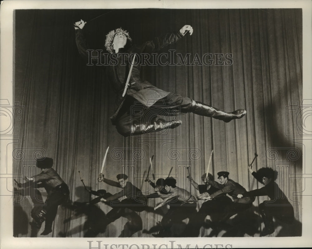 1958 Press Photo Moiseyev Dance Company entertaining audiences. - Historic Images