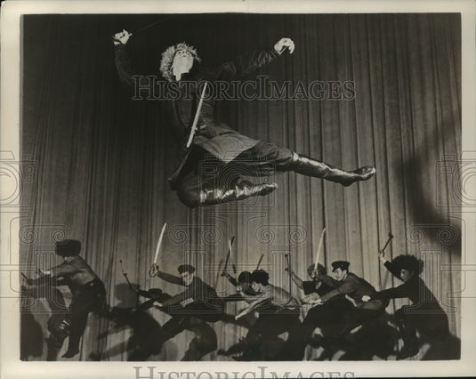 1958 Press Photo Moiseyev Dance Company entertaining audiences. - Historic Images