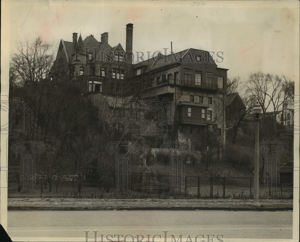 1932 Press Photo The home of Mrs. Harrier F. Thwalts - mjx22479 - Historic Images