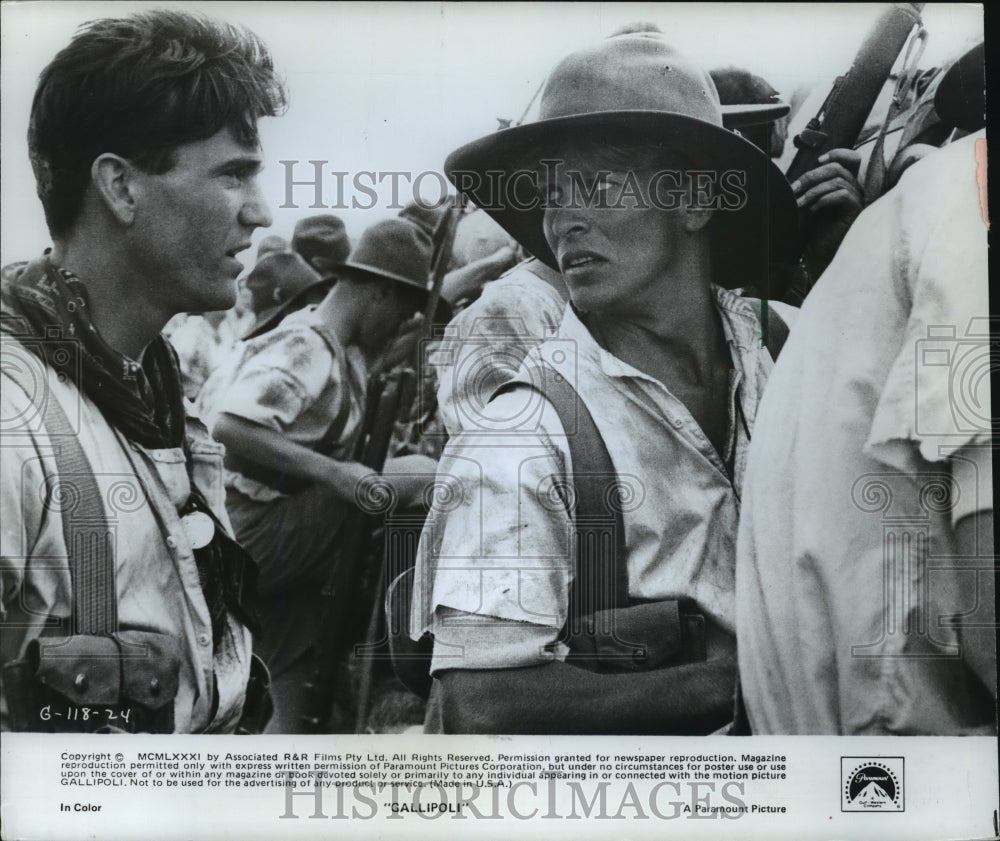 1983 Press Photo Mel Gibson and Mark Lee star in &quot;Gallipoli&quot; - mjx22533-Historic Images