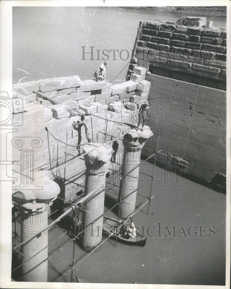 1962 Press Photo Egypt-Workers numbering stone blocks before removing them-Historic Images