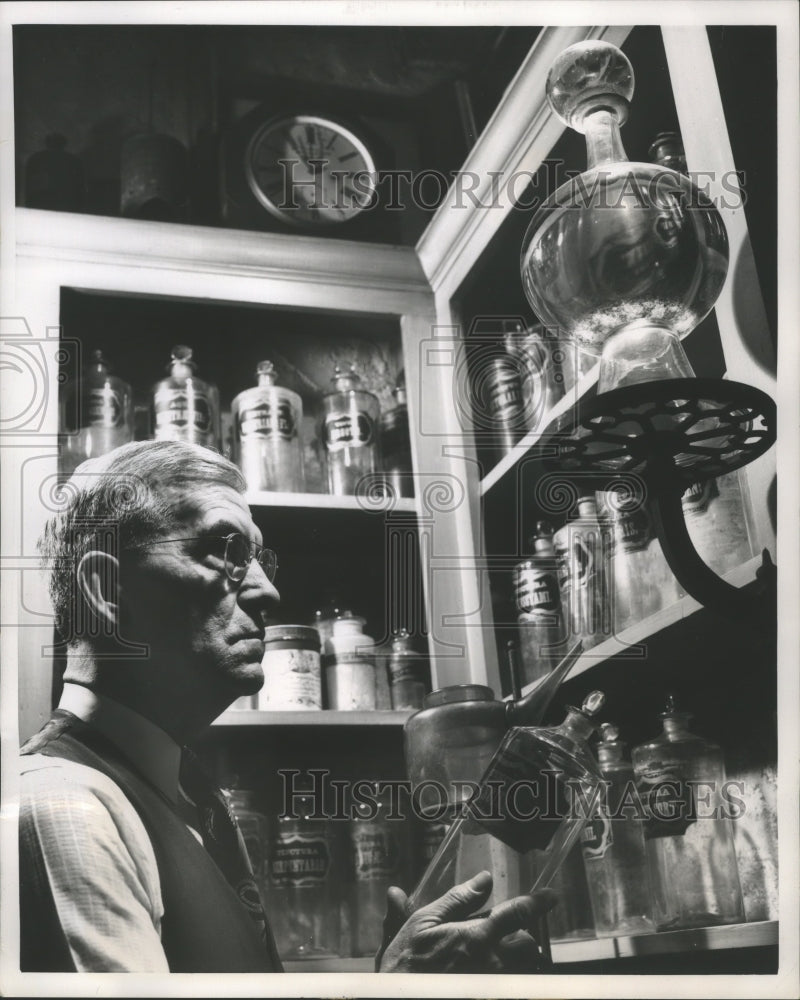 1953 Press Photo Collection of ancient apothecary bottles at a drug store- Historic Images
