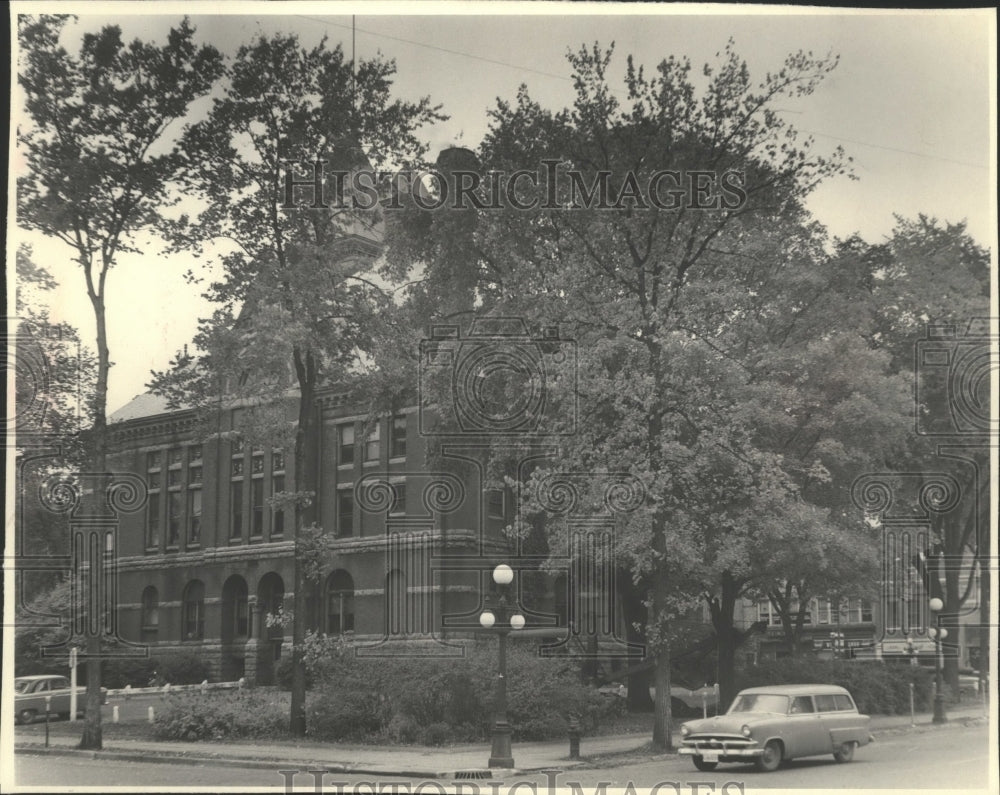 1954 Wauwatosa, Wisconsin courthouse  - Historic Images