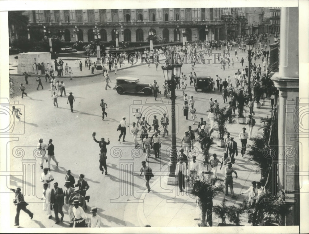 1933 Press Photo Rioting Cubans Fled Through The Streets of Havana, Cuba- Historic Images