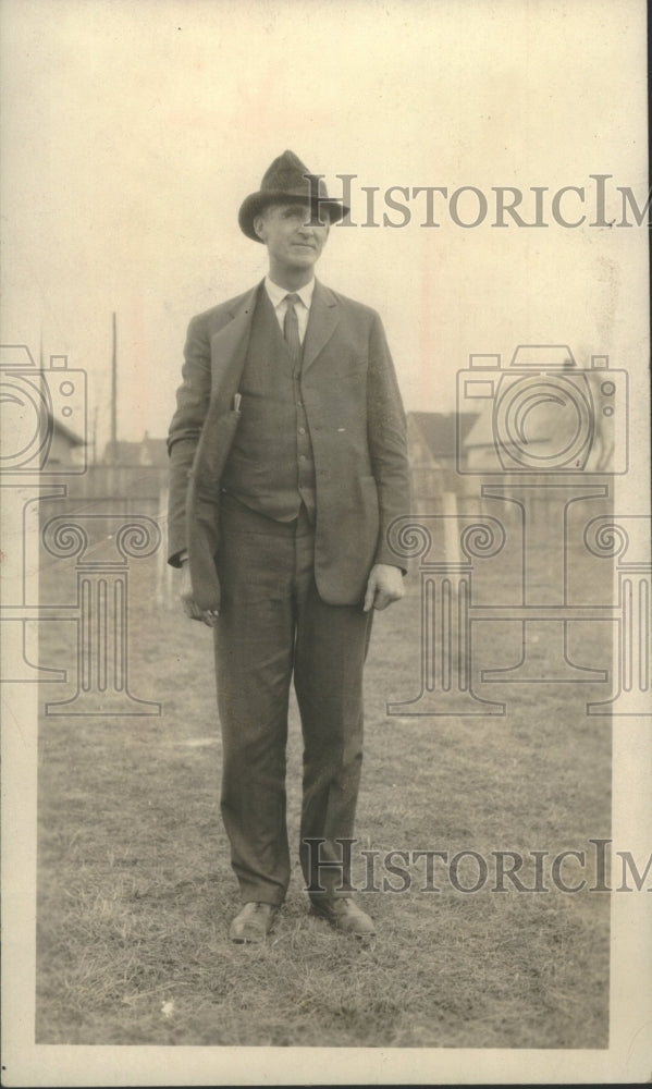 1926 Press Photo Coach Lawrence always wore his lucky black hat - Historic Images