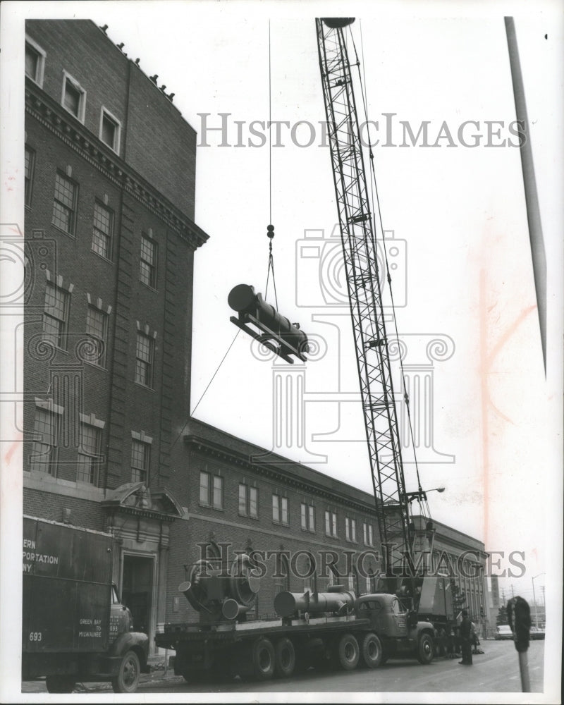 1961 Press Photo Air Conditioning Equipment Installed on Wisconsin Bell Building - Historic Images