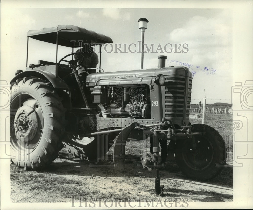 1968 Press Photo Russian-made tractor on the Isle of Pines in Cuba - Historic Images