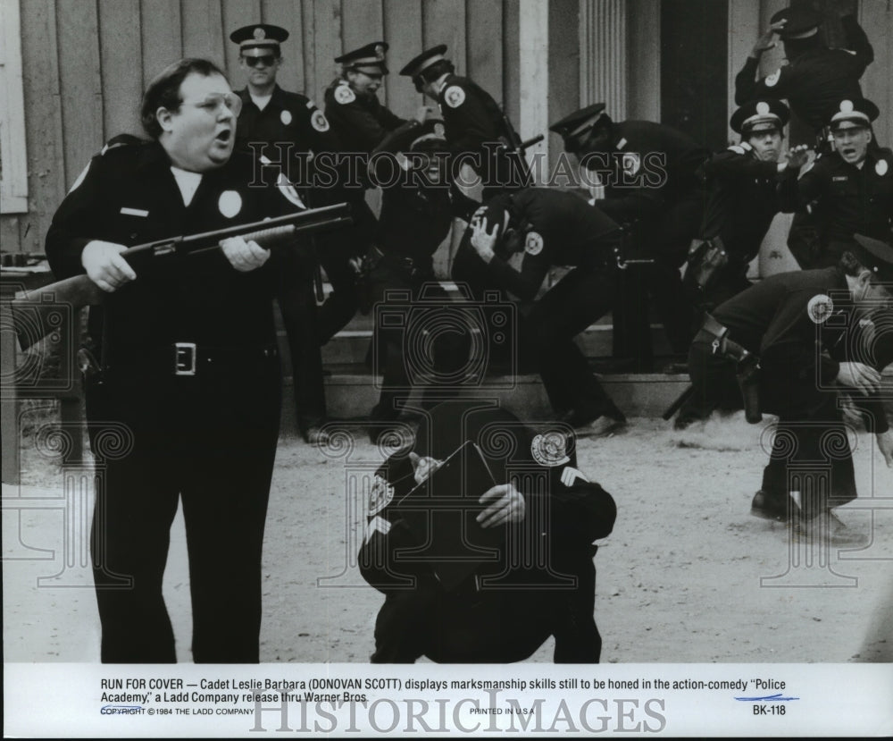 1985 Press Photo Donovan Scott stars in "Police Academy" - Historic Images