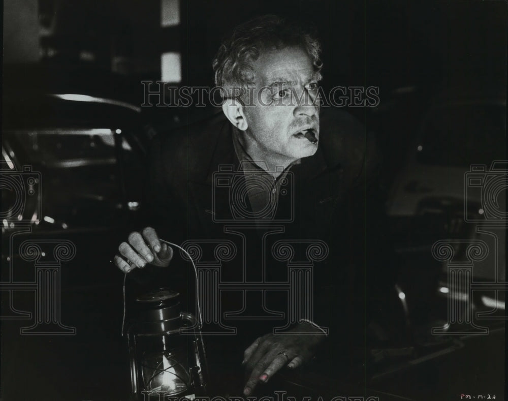 1967 Press Photo Jules Dassin Playing garage Attendant in &quot;10:30 P.M. Summer&quot; - Historic Images