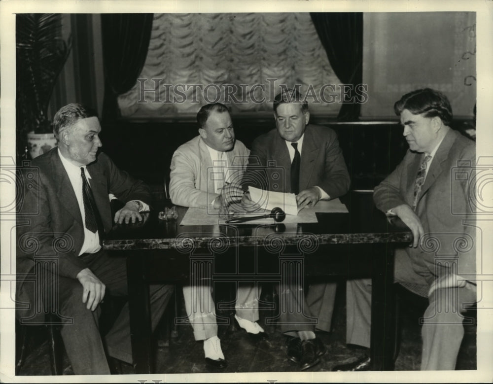 1933 Press Photo George Heaps, Junior and John L. Lewis Drafting Coal Agreement - Historic Images