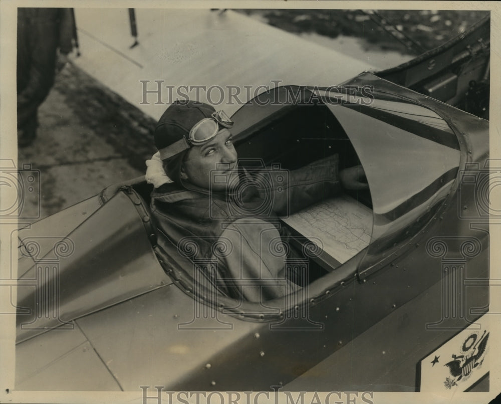 1927 Press Photo F. Trubee Davison-Assistant Secretary of War in His Plane - Historic Images