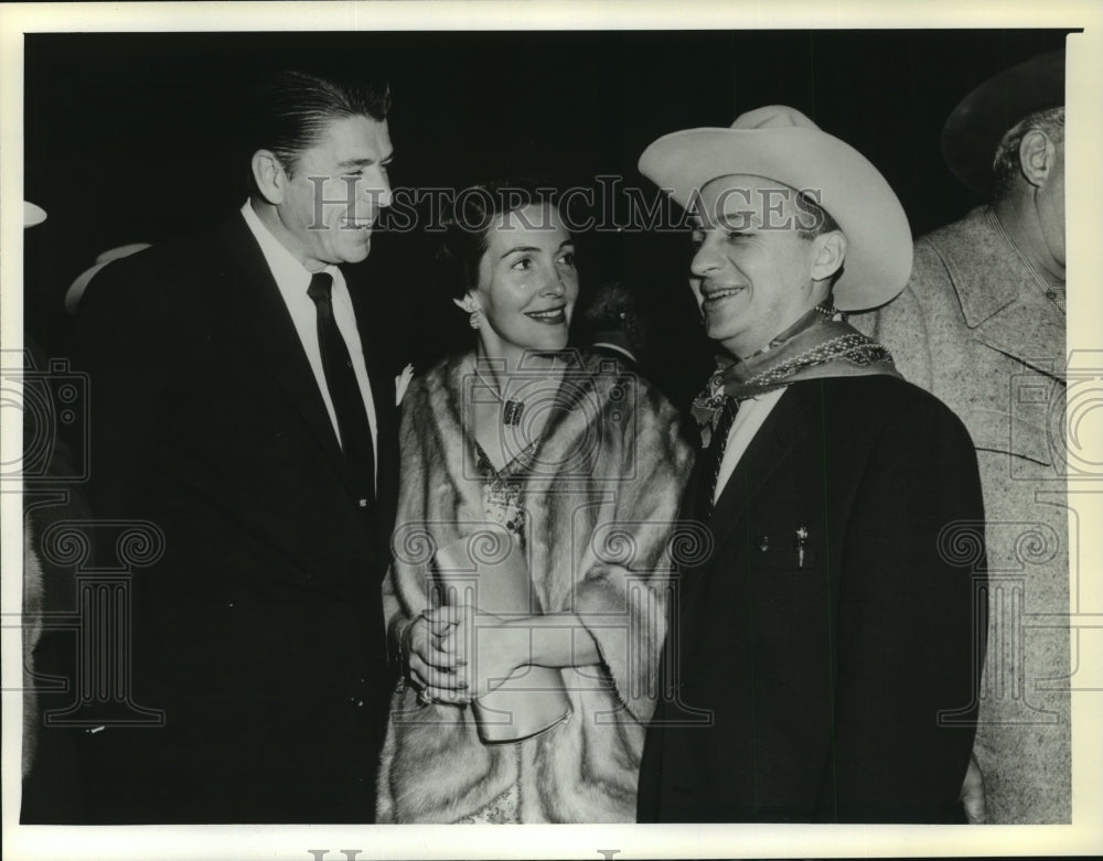 1959 Press Photo Don Dornbrook With Ronald and Nancy Reagan - Historic Images