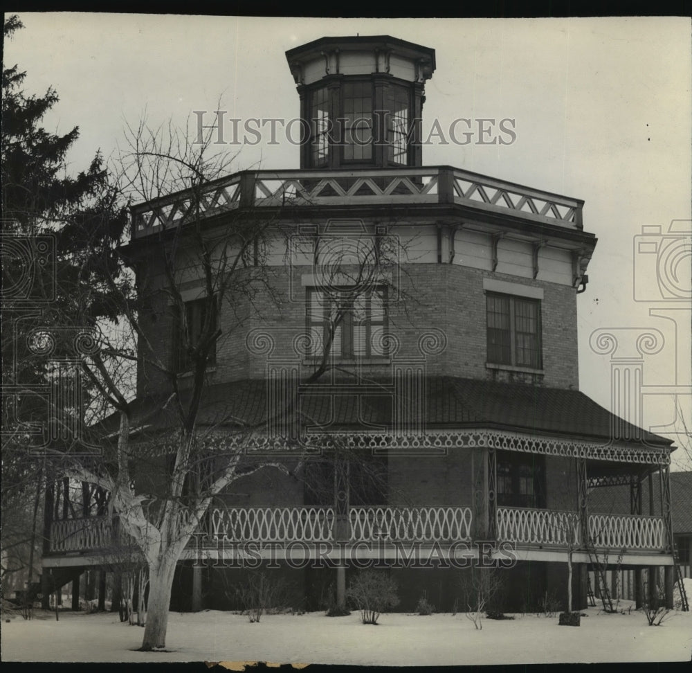 1943 Press Photo A Beautiful Octagon Home in Elkhorn, Wisconsin - Historic Images