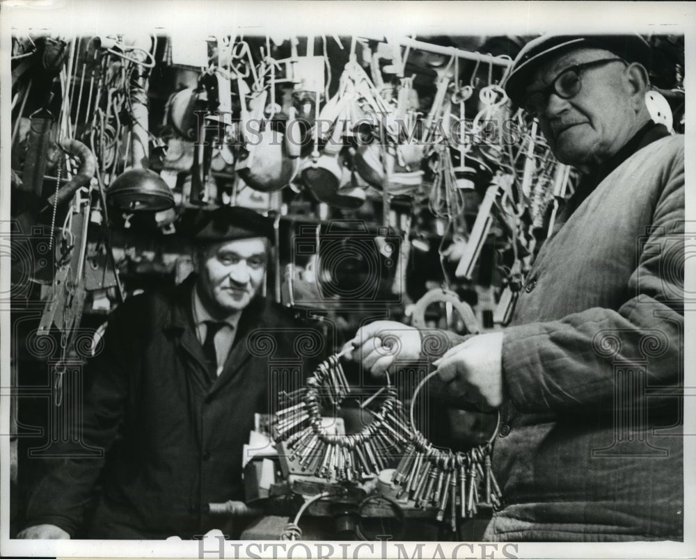 1969 Press Photo Eduard Capek and Son&#39;s Shop in Prague, Czechoslovakia - Historic Images