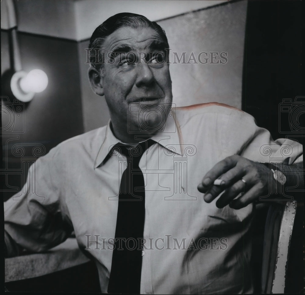 1955 Press Photo Paul Douglas-Backstage Filming &quot;The Caine Mutiny Court-Martial&quot; - Historic Images