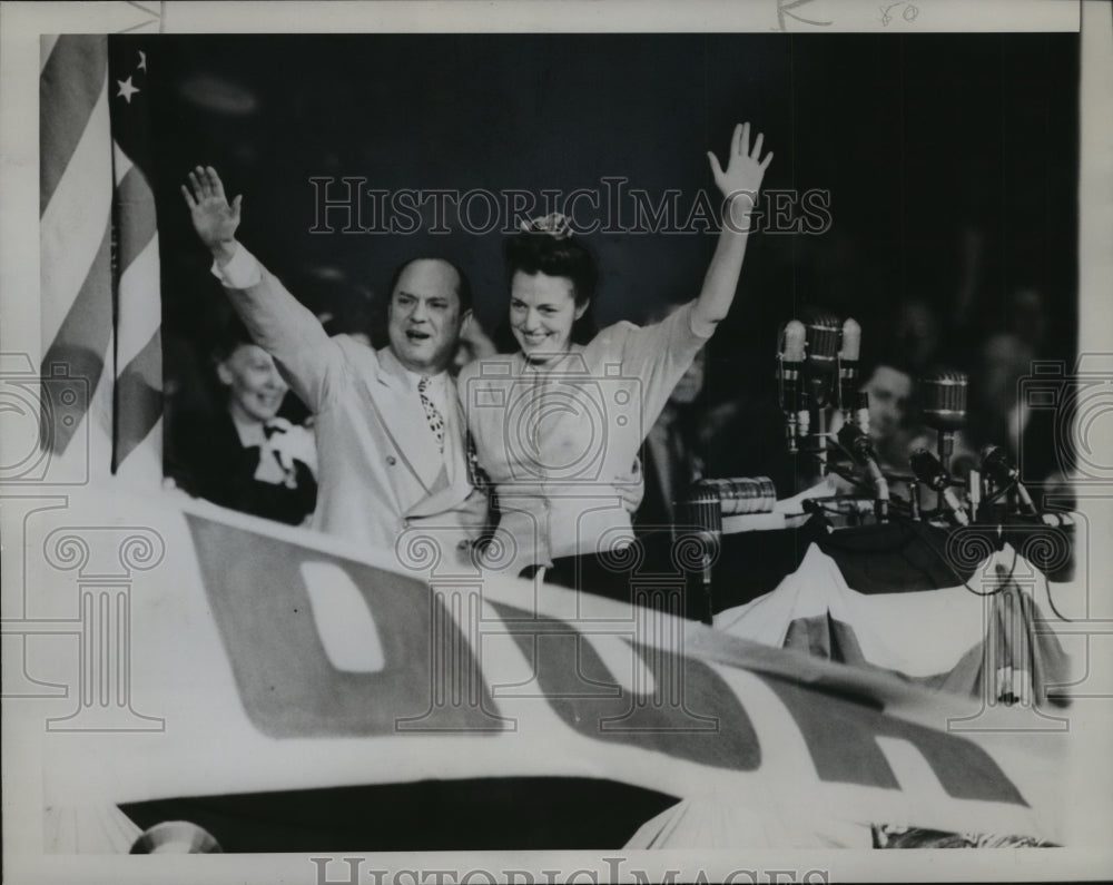 1944 Press Photo Helen Gahagen Douglas With Samuel Jackson at Event - Historic Images