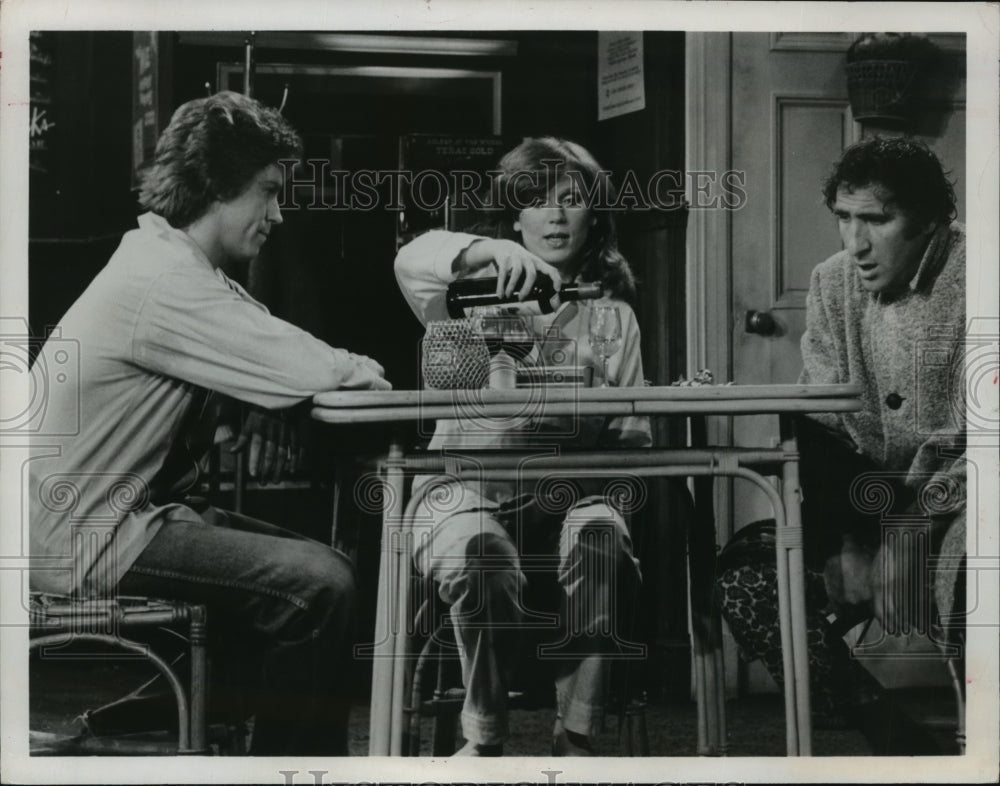 1981 Press Photo Jeff Conaway and Others in &quot;Bobby&#39;s Roommate&quot; on ABC&#39;s &quot;Taxi&quot; - Historic Images