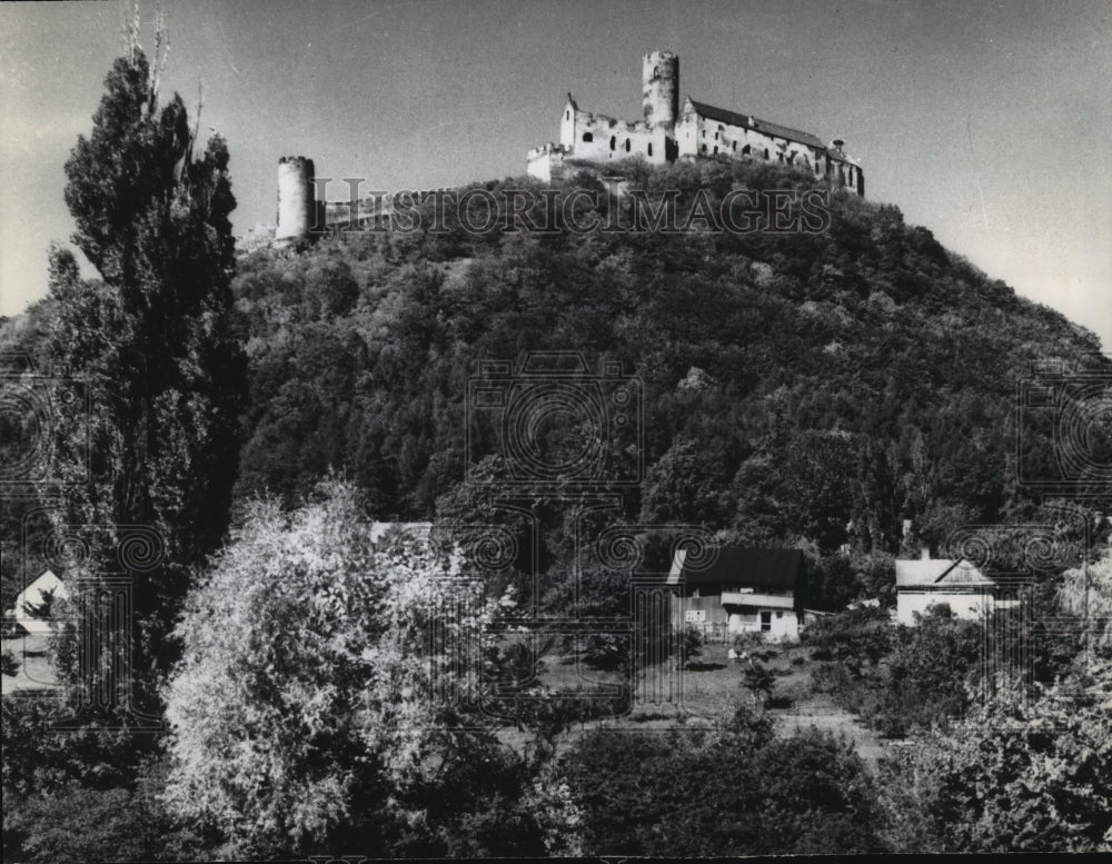 1966 Press Photo Bezoez Castle in Northern Bohemia, Czechoslovakia - Historic Images