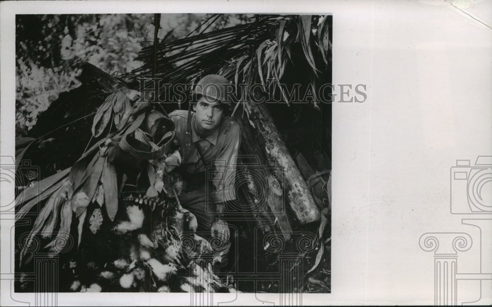 1964 Press Photo Copy of Bob Doyle in New Guinea-Saidor-Leaving on Patrol - Historic Images