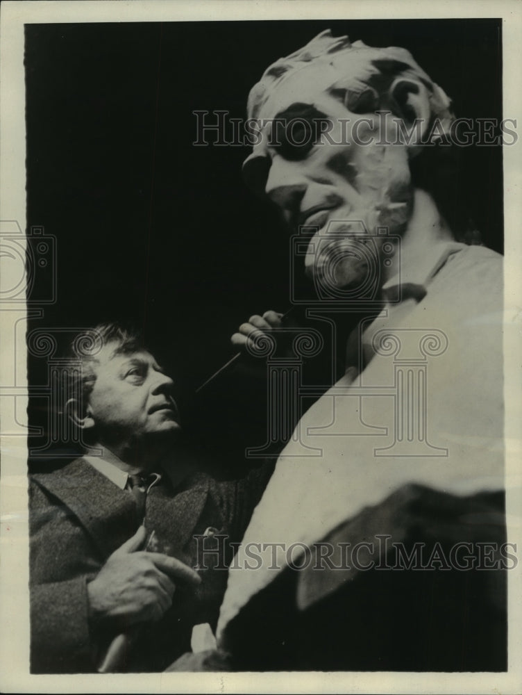 1932 Press Photo Sculptor Andrew O&#39; Connor working on statue of Abraham Lincoln - Historic Images