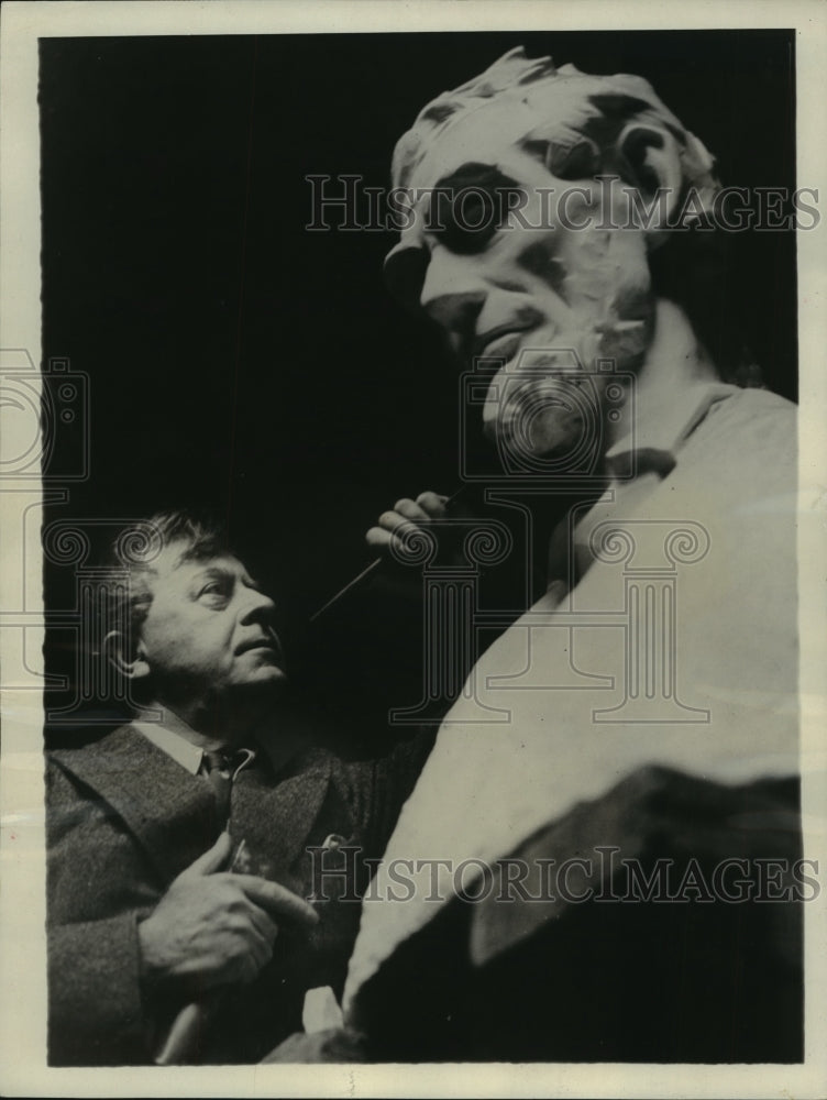 1932 Press Photo Sculptor Andrew O' Connor working on statue of Abraham Lincoln - Historic Images
