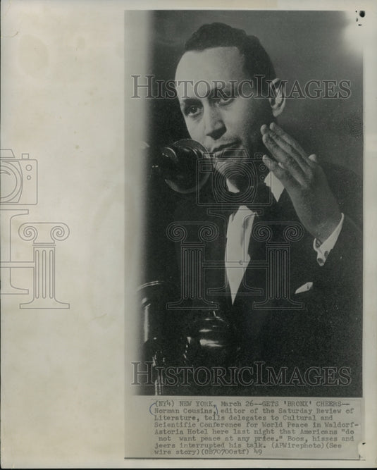 1949 Press Photo Norman Cousins got booed during speech in Waldorf-Astoria Hotel - Historic Images