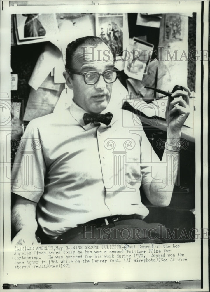 1971 Press Photo Paul Conrad of the Los Angeles Times Wins Second Pulitzer Prize - Historic Images